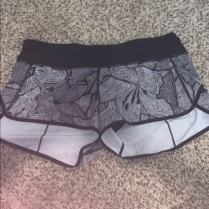 Size 8 lulu shorts